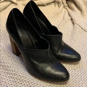 Kate Spade Saturday size 8 black stacked heel